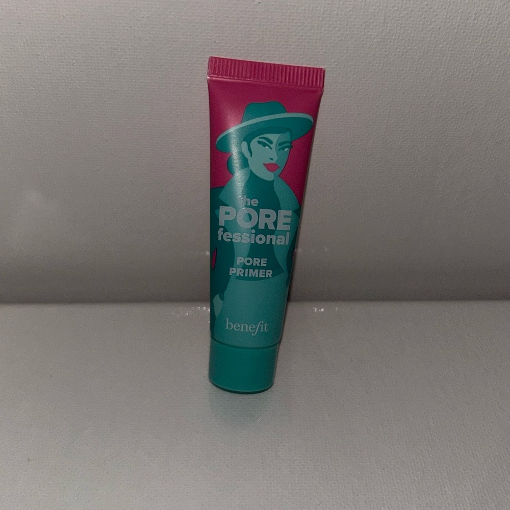 NWOT Benefit The POREfessional Primer 🟣